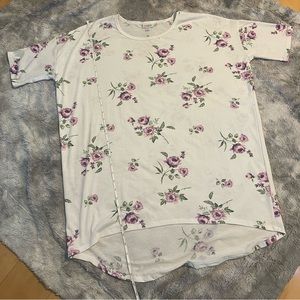 🌸LuLaRoe XL floral scoop neck T- shirt🌸